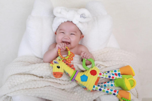 林芝三个月宝宝正确抱姿 林芝三个月宝宝正确抱姿