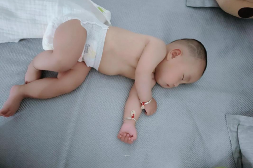 林芝3个月宝宝怎么抱